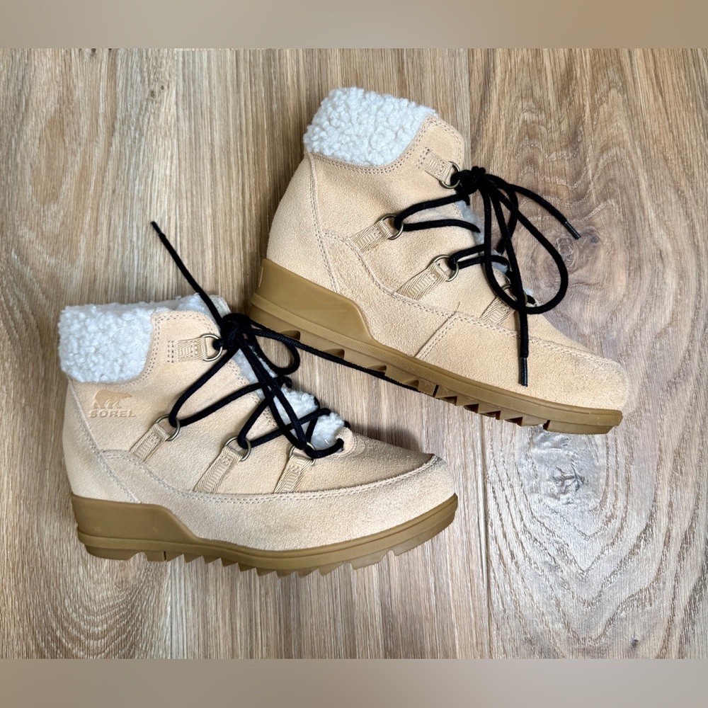 Sorel Evie Cozy Lace Bootie Tan Suede Shearling Lined Size 6.5